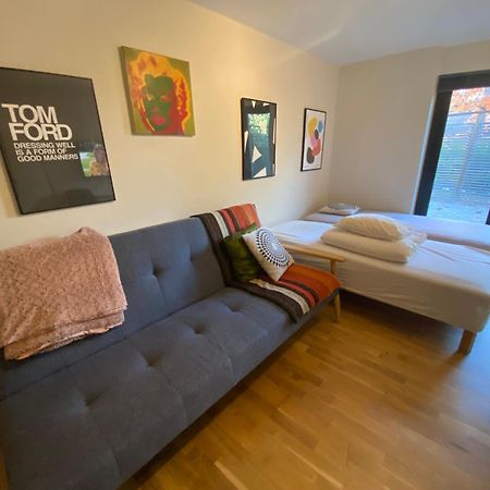 Villa Townhouse On Arlanda Stockholm Metro Line - Easy Checkin Sollentuna Exterior foto