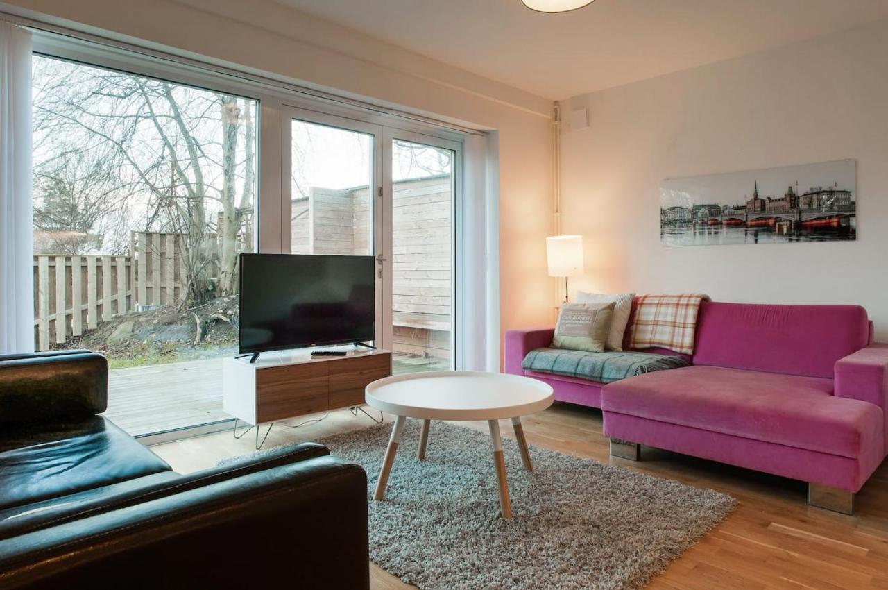 Villa Townhouse On Arlanda Stockholm Metro Line - Easy Checkin Sollentuna Exterior foto
