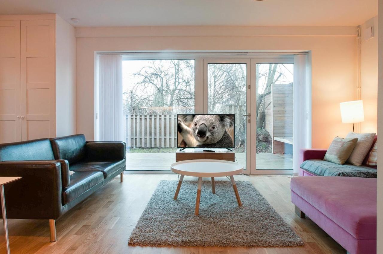Villa Townhouse On Arlanda Stockholm Metro Line - Easy Checkin Sollentuna Exterior foto